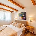 Bradat By Guide Villa *