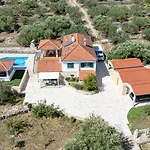 Bradat By Guide * Vela Luka