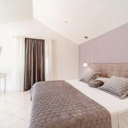Bradat By Guide Villa *