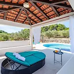 Bradat By Guide * Vela Luka
