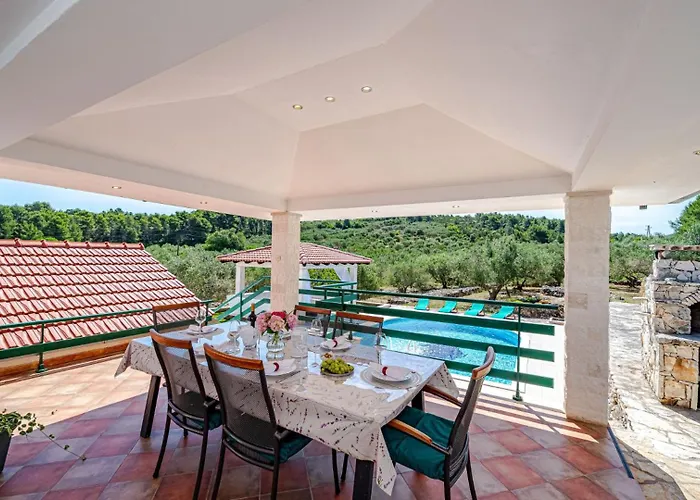 Bradat By Guide * Vela Luka