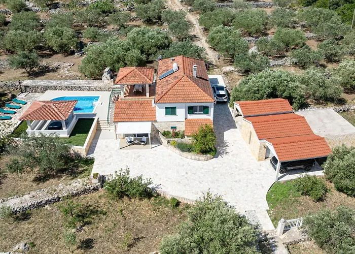 Bradat By Guide * Vela Luka