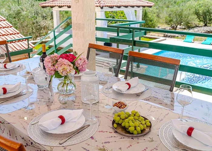 Bradat By Guide * Vela Luka